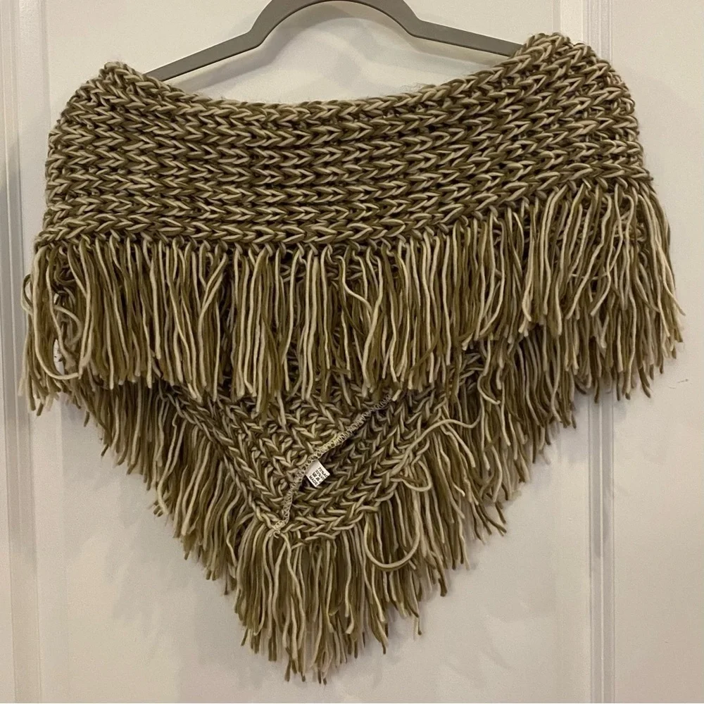 Knitted Loop Fringe Infinity Scarf Sweater Collar Crochet V-neck Wooden Buttons